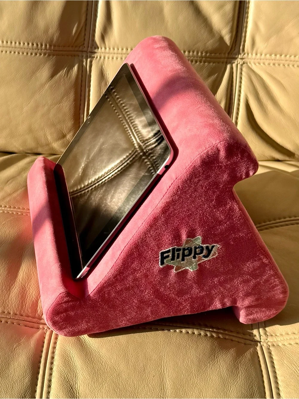 FLIPPY Pink Stand pillow for iPad iPhone. 3 ways to use; Excellent condition. - Picture 7 of 9